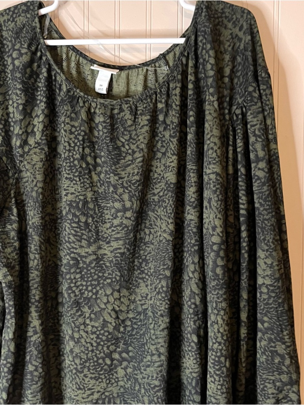Beautiful Ava and Viv Dark Green Boho printed top sz 3X balloon sleeve - Picture 3 of 4